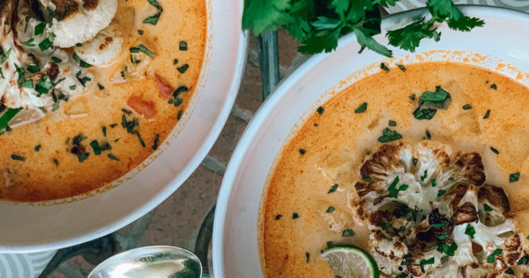 ROASTED CAULIFLOWER COCONUT CURRY SOUP