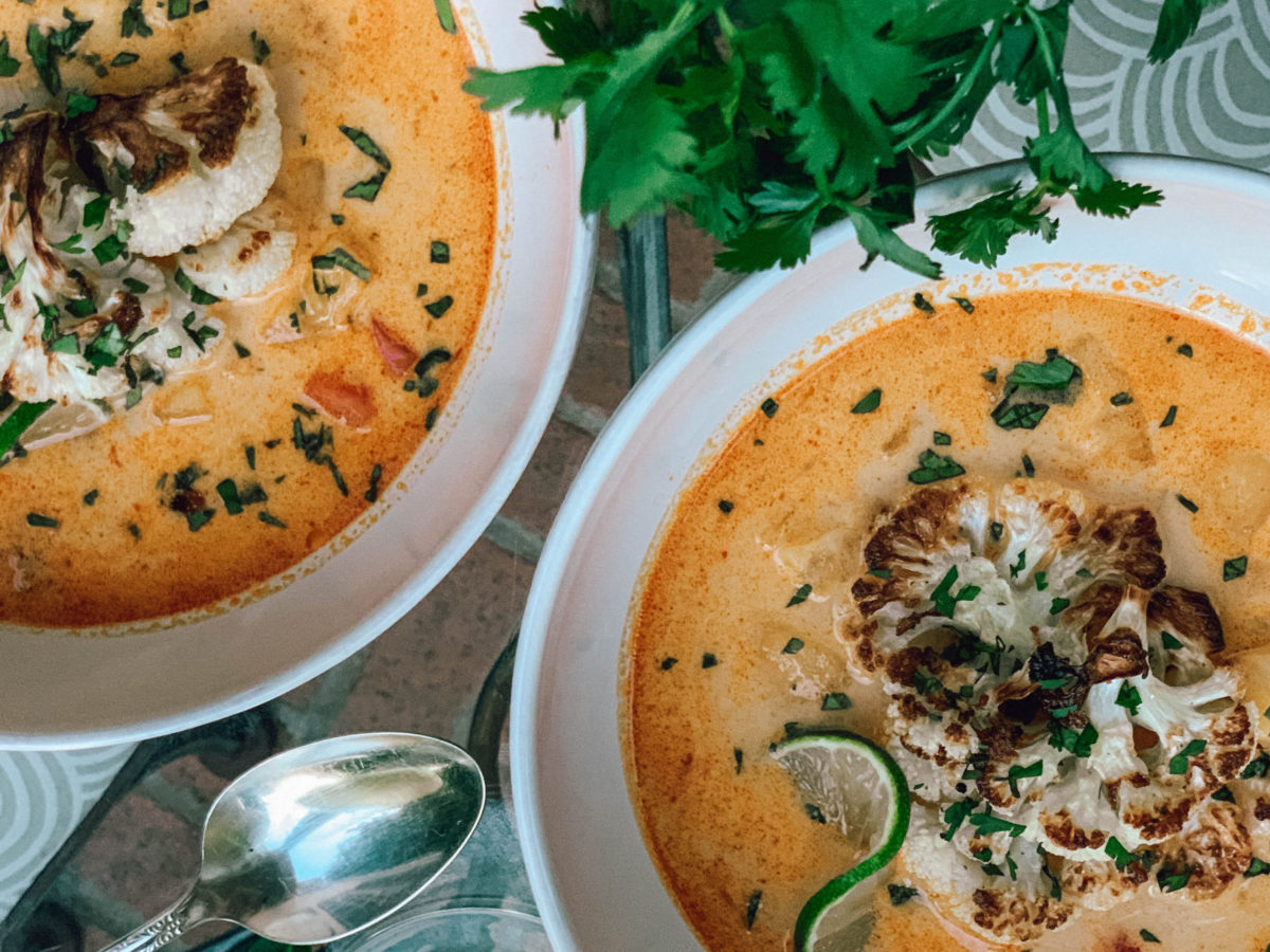 ROASTED CAULIFLOWER COCONUT CURRY SOUP